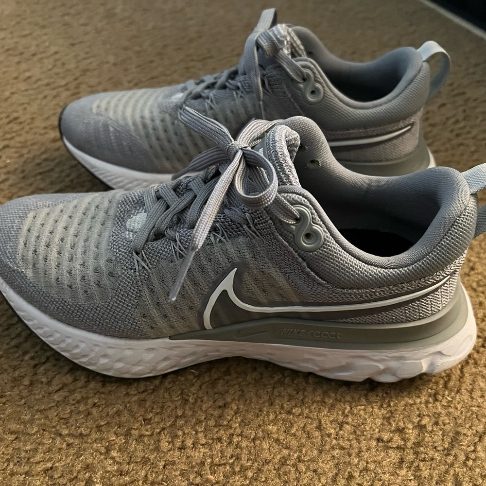 Nike React Infinity Flyknit 2 in women size 7.5/38.5